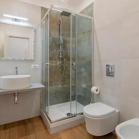 Leo's Colosseum - Private 4*